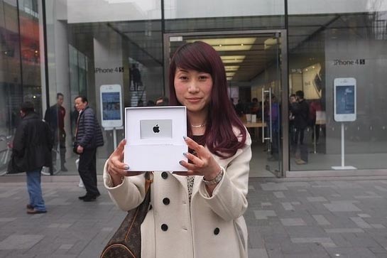 Chunli Fu recoge su premio en la Apple Store de Beijing 3