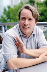 200px-linus_torvalds_talking.jpeg